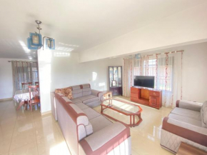 Spacious private and comfy room in Kimihurura
